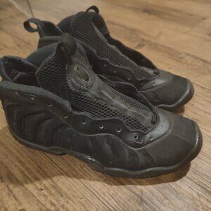 Nike Air Foamposite Stealth Premium Triple Black Boys High Top Sneakers Size 7Y